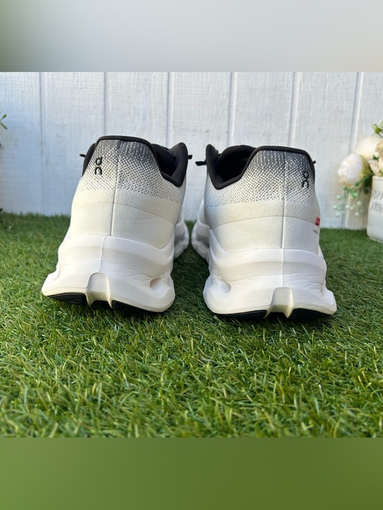On Cloud men Cloudtilt Black | Ivory
BESTSELLER
$170 Running Sneakers Sz 12 main image 8